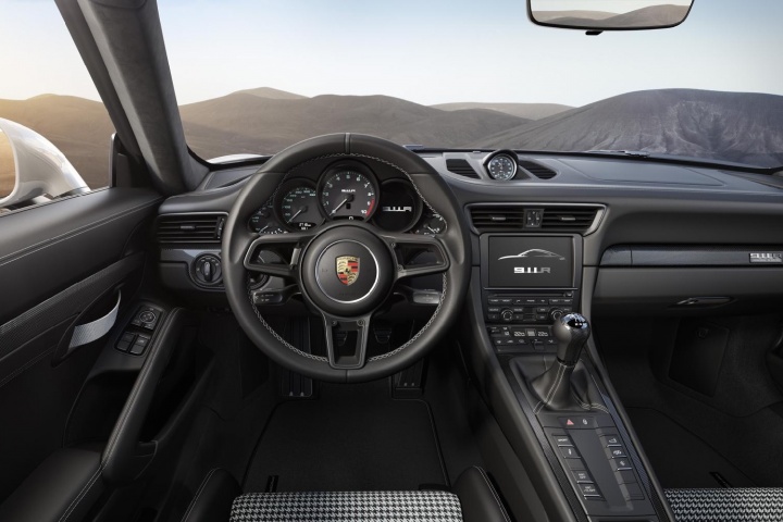 purists-will-love-porsches-manual-transmission-500-horsepower-911-r11