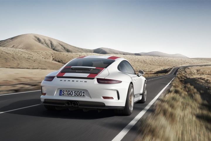purists-will-love-porsches-manual-transmission-500-horsepower-911-r5