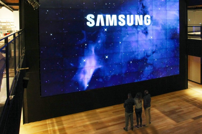 samsung-to-rival-apple-with-store-it-calls-a-cultural-hub9