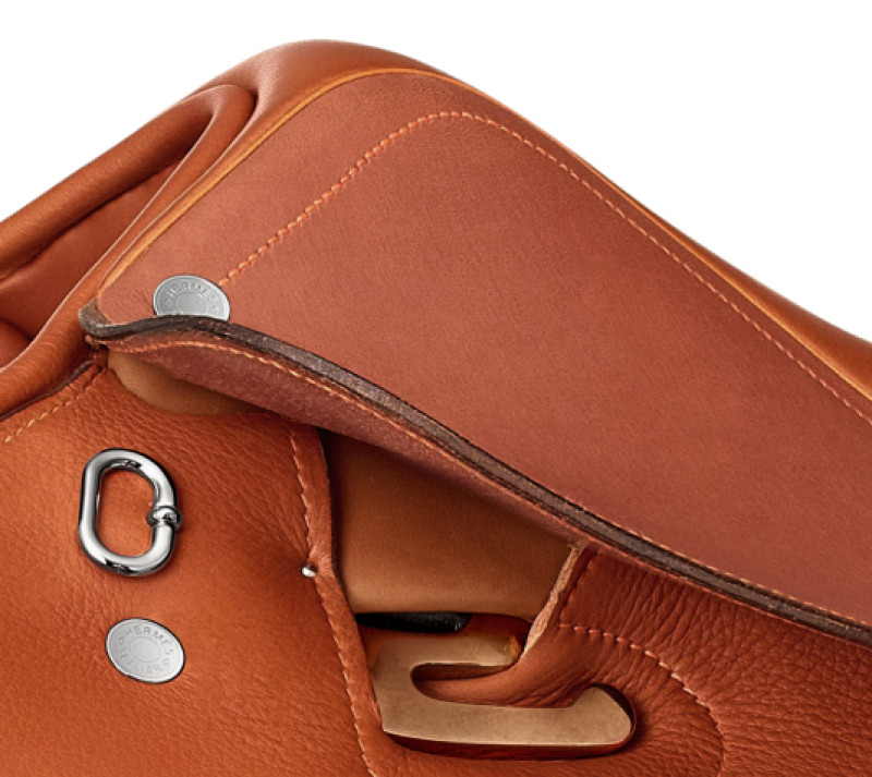 hermes-shows-off-its-expertise-in-the-equestrian-world-with-the-allegro-saddle6