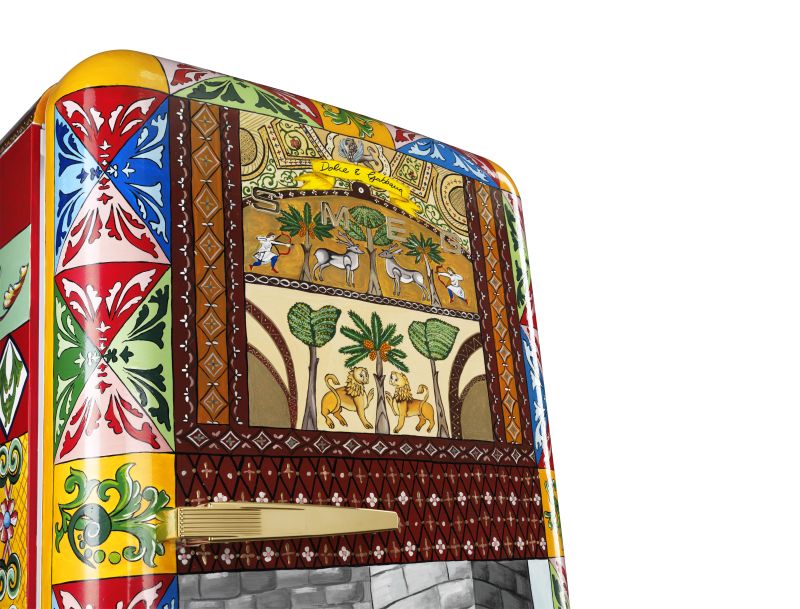 smeg-and-dolce-gabbana-collaborate-on-fab28-refrigerator-collection8