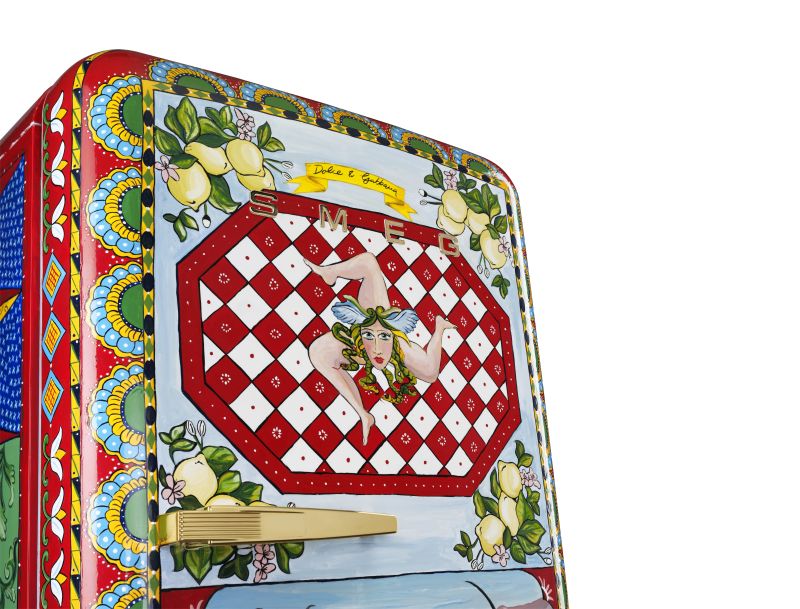 smeg-and-dolce-gabbana-collaborate-on-fab28-refrigerator-collection9