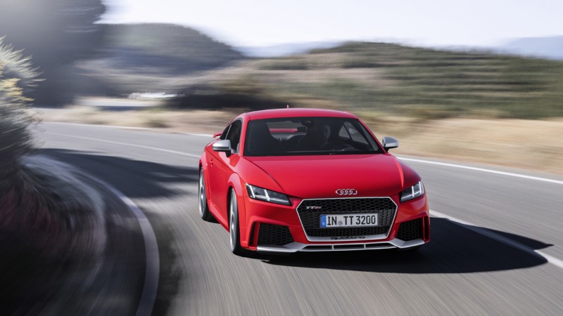 2017-audi-tt-rs-comes-with-400-horsepower-and-a-mean-look2