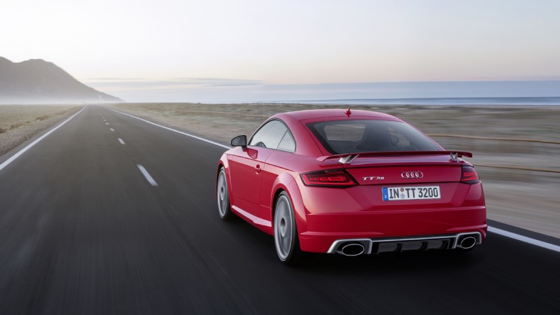 2017-audi-tt-rs-comes-with-400-horsepower-and-a-mean-look5