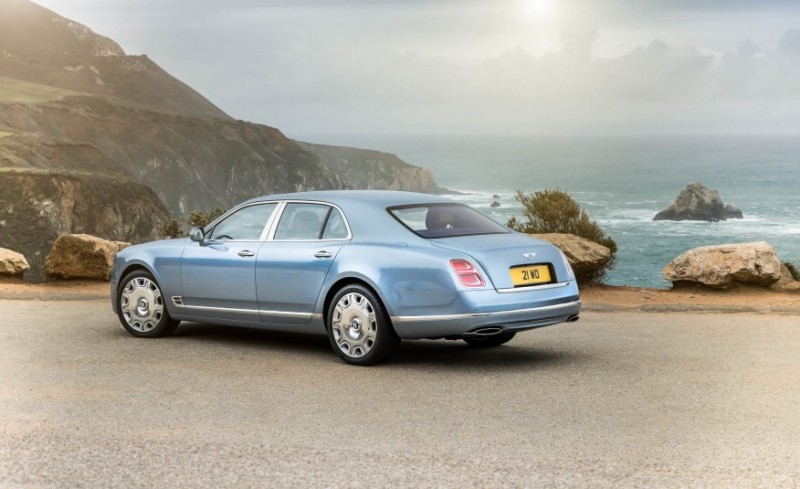 2017-bentley-mulsanne-first-edition-features-350-year-old-wood11