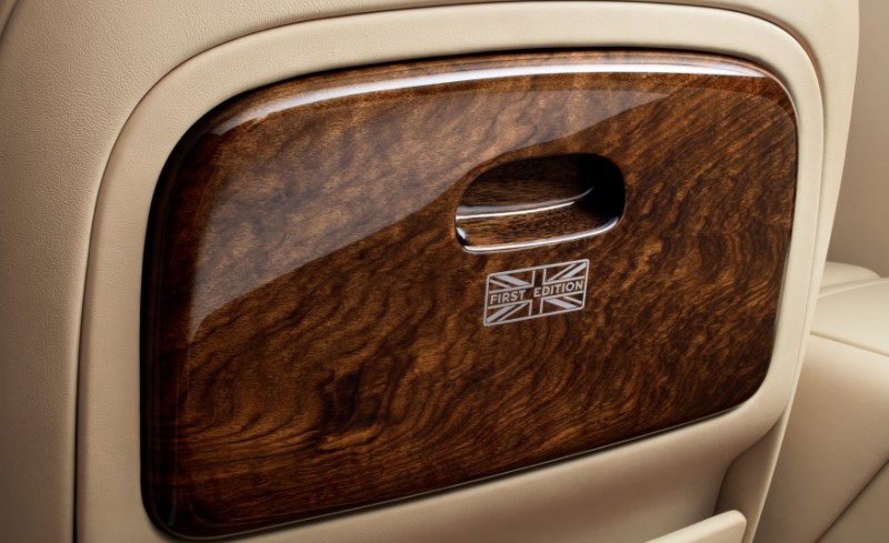 2017-bentley-mulsanne-first-edition-features-350-year-old-wood4
