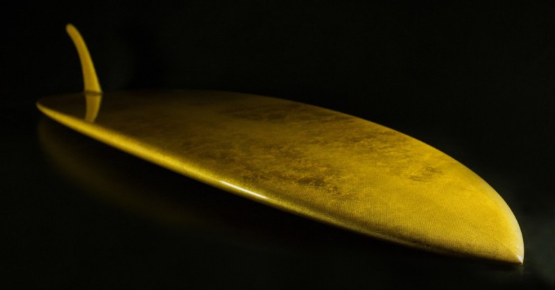 this-183k-surfboard-is-covered-in-24-karat-gold1