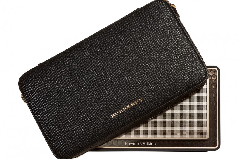 bowers-wilkins-teams-up-with-burberry-for-gold-edition-t7-bluetooth-speaker5