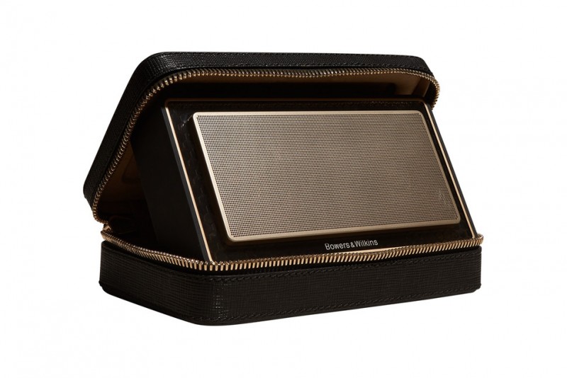 bowers-wilkins-teams-up-with-burberry-for-gold-edition-t7-bluetooth-speaker6