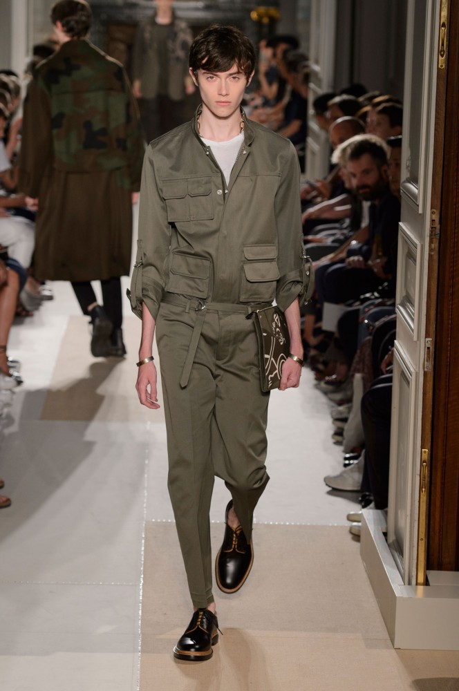 military-themes-unfinished-masterpieces-serve-as-inspiration-for-valentinos-2017-mens-spring-collection8