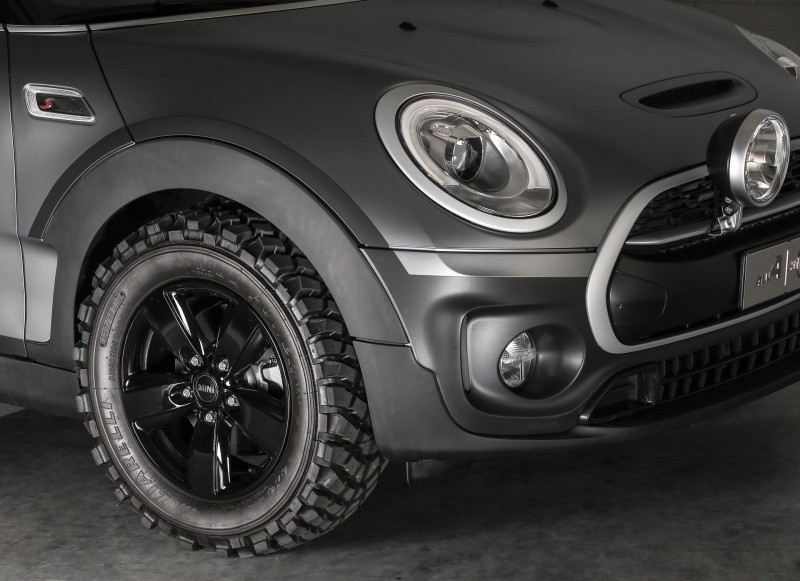 minis-clubman-all4-scrambler-brings-a-motorbike-ethos-to-the-compact-wagon6