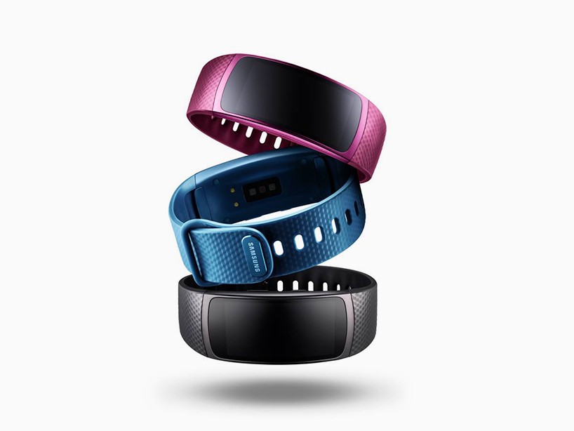 samsung-introduces-gear-fit2-and-gear-iconx-wearables6