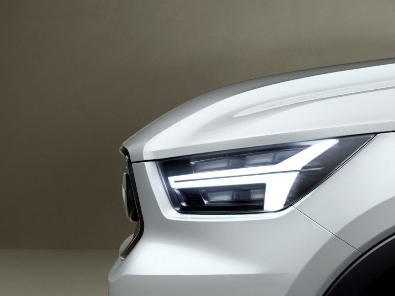 volvo-introduces-2017-s40-and-xc40-concepts5