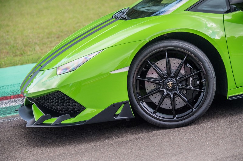 Lamborghini-Huracan-aerodynamic-kit-front-side