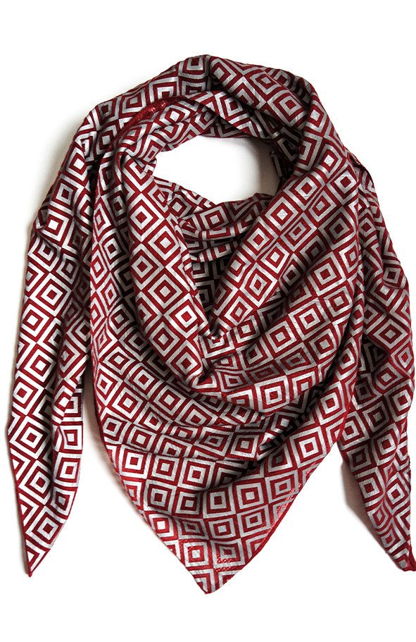 beat-the-paparazzi-with-this-anti-flash-scarf1