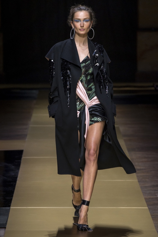 couture-goes-80s-at-atelier-versace-show12