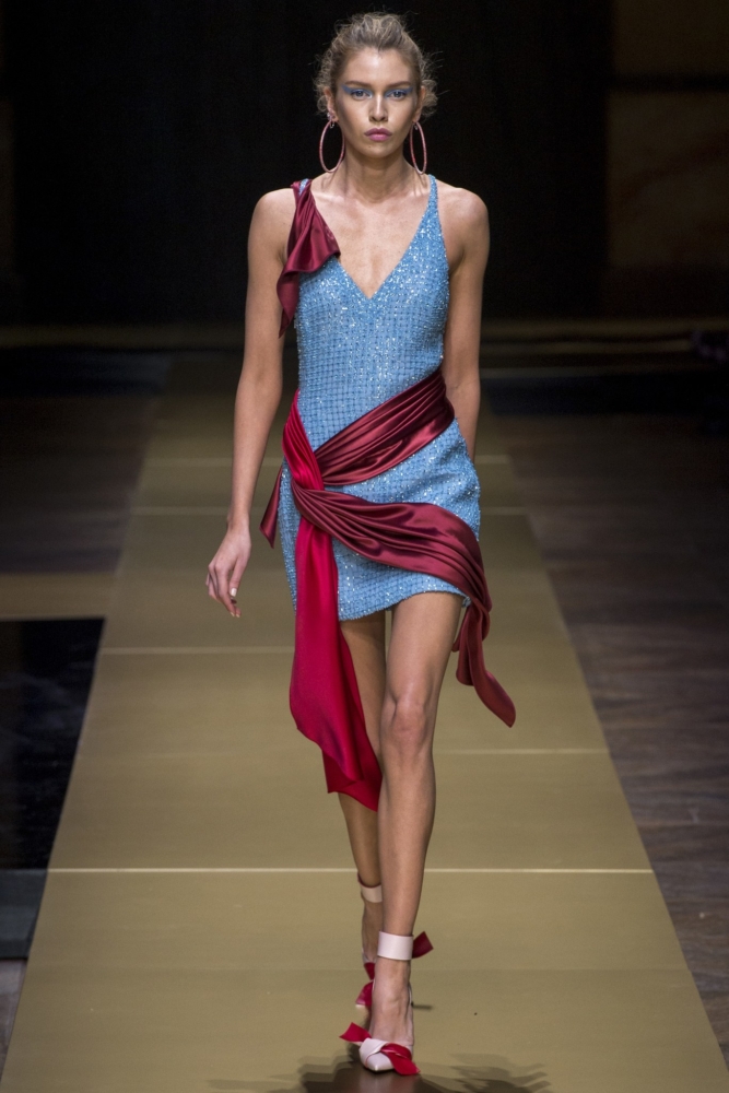 couture-goes-80s-at-atelier-versace-show16