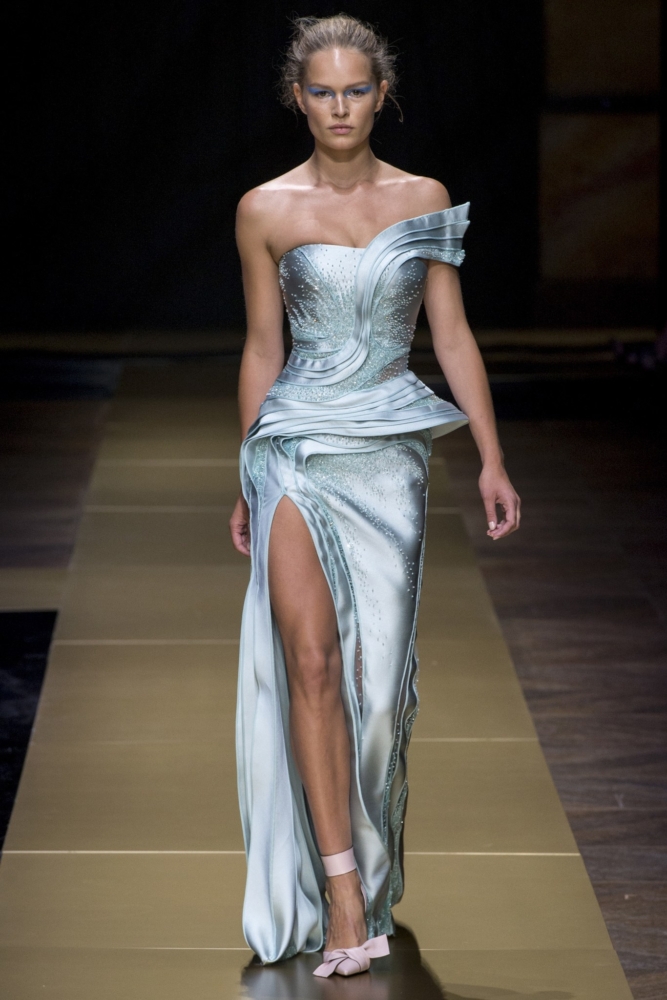 couture-goes-80s-at-atelier-versace-show33
