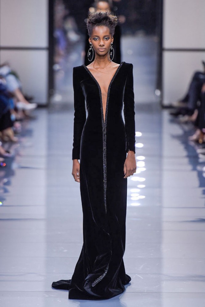 its-all-about-the-shoulders-in-this-falls-armani-prive-couture-line38