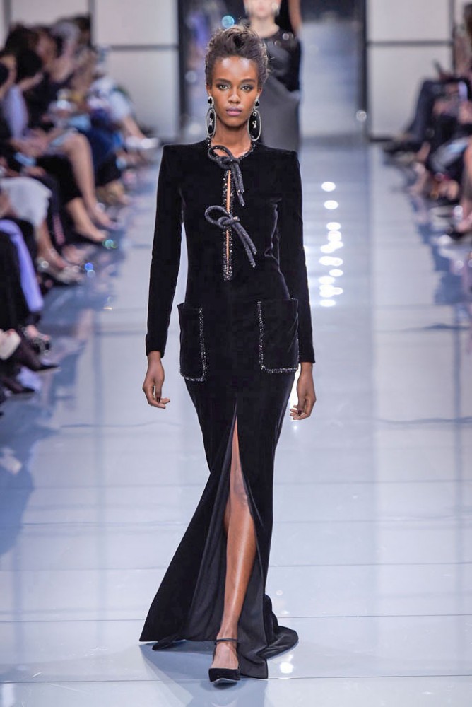 its-all-about-the-shoulders-in-this-falls-armani-prive-couture-line39
