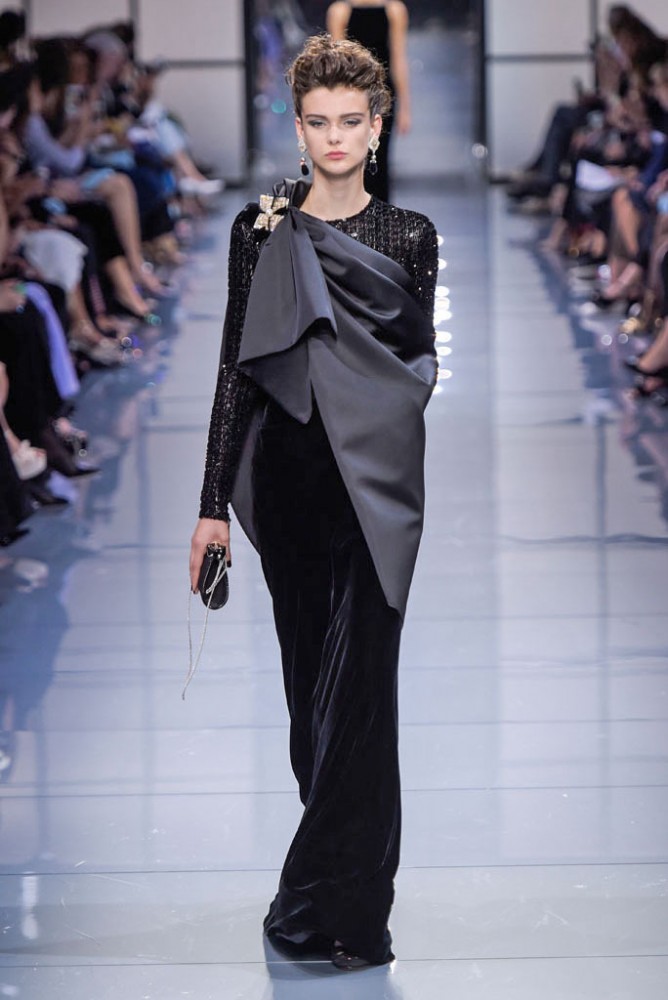 its-all-about-the-shoulders-in-this-falls-armani-prive-couture-line40