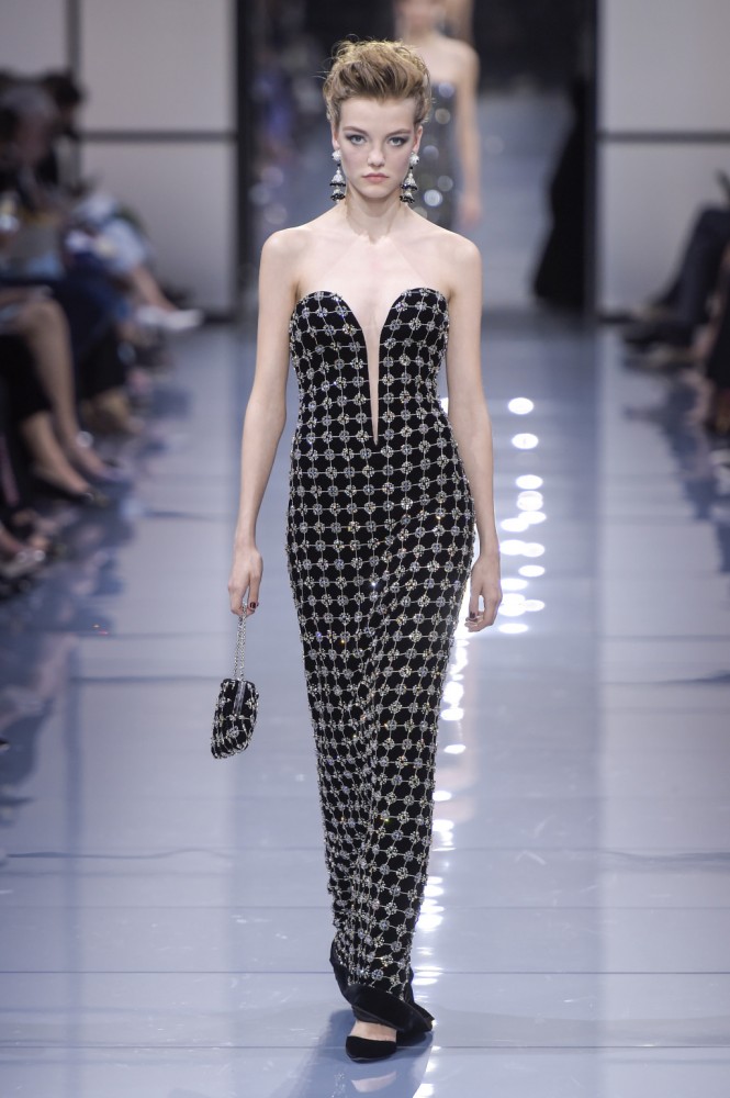its-all-about-the-shoulders-in-this-falls-armani-prive-couture-line45
