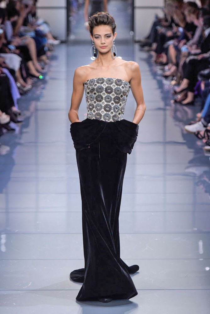 its-all-about-the-shoulders-in-this-falls-armani-prive-couture-line47