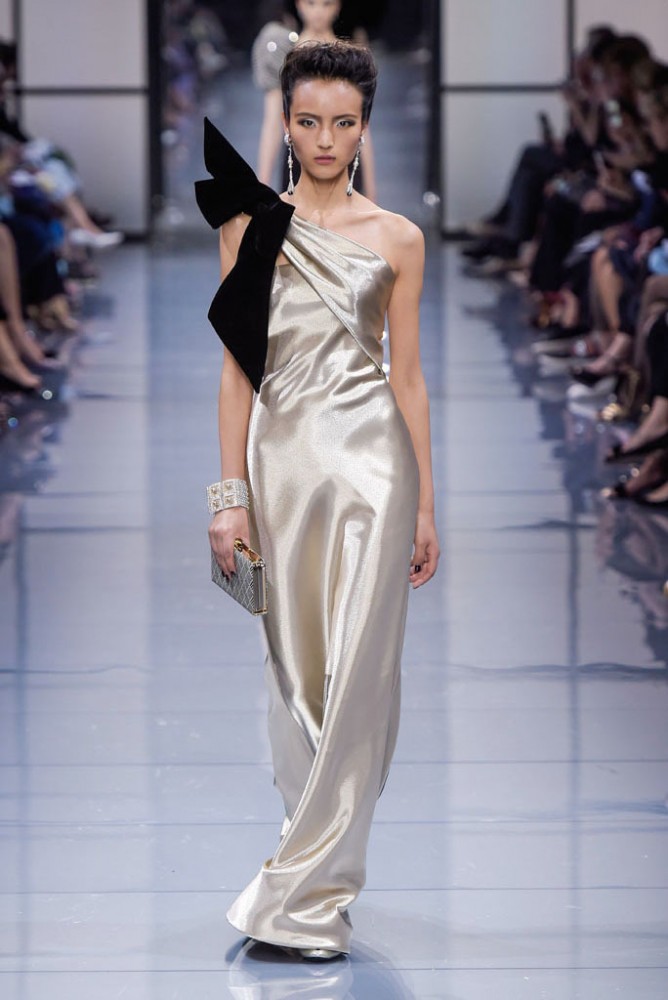 its-all-about-the-shoulders-in-this-falls-armani-prive-couture-line49