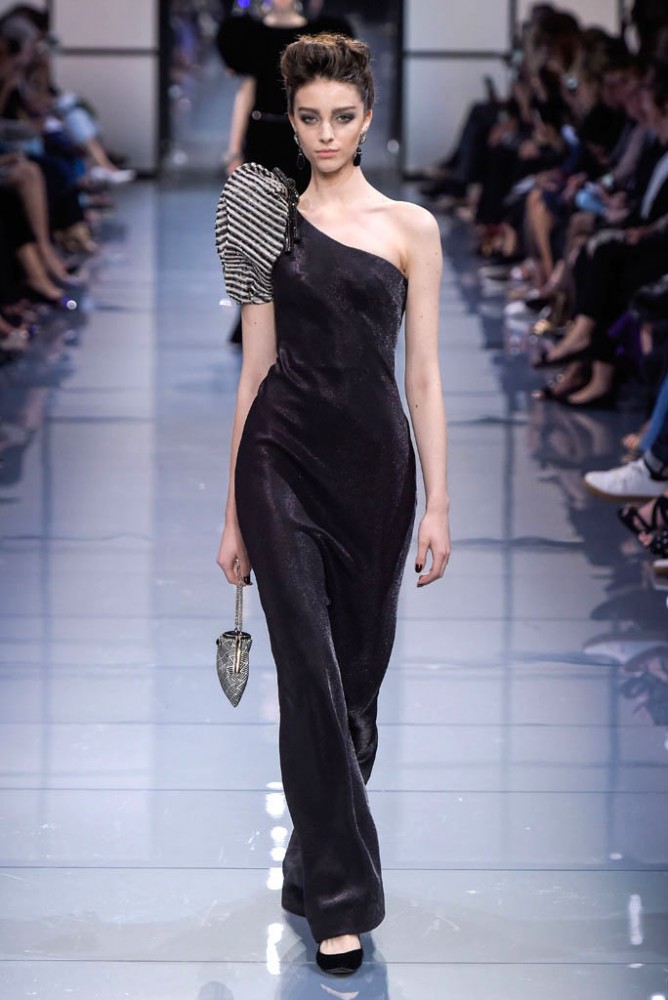 its-all-about-the-shoulders-in-this-falls-armani-prive-couture-line50