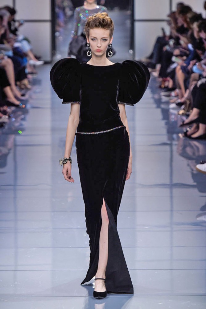 its-all-about-the-shoulders-in-this-falls-armani-prive-couture-line51