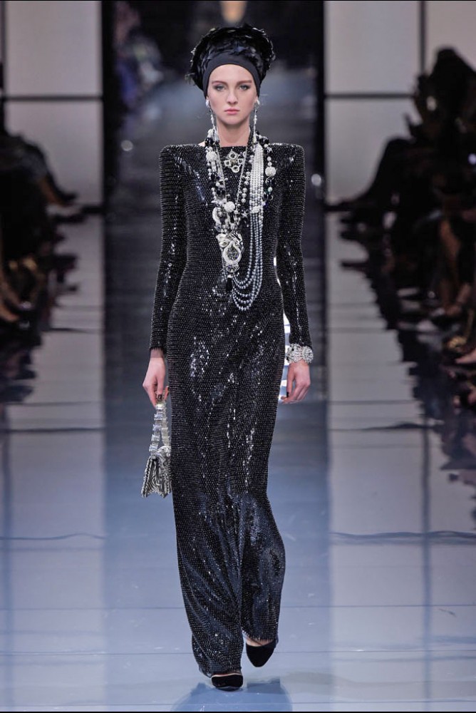its-all-about-the-shoulders-in-this-falls-armani-prive-couture-line55
