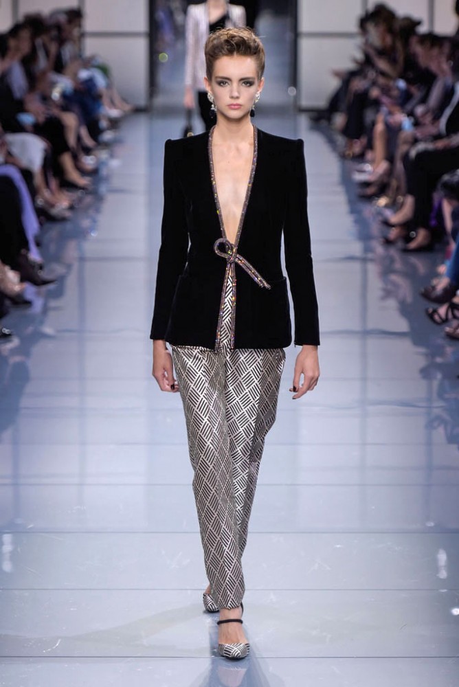 its-all-about-the-shoulders-in-this-falls-armani-prive-couture-line6