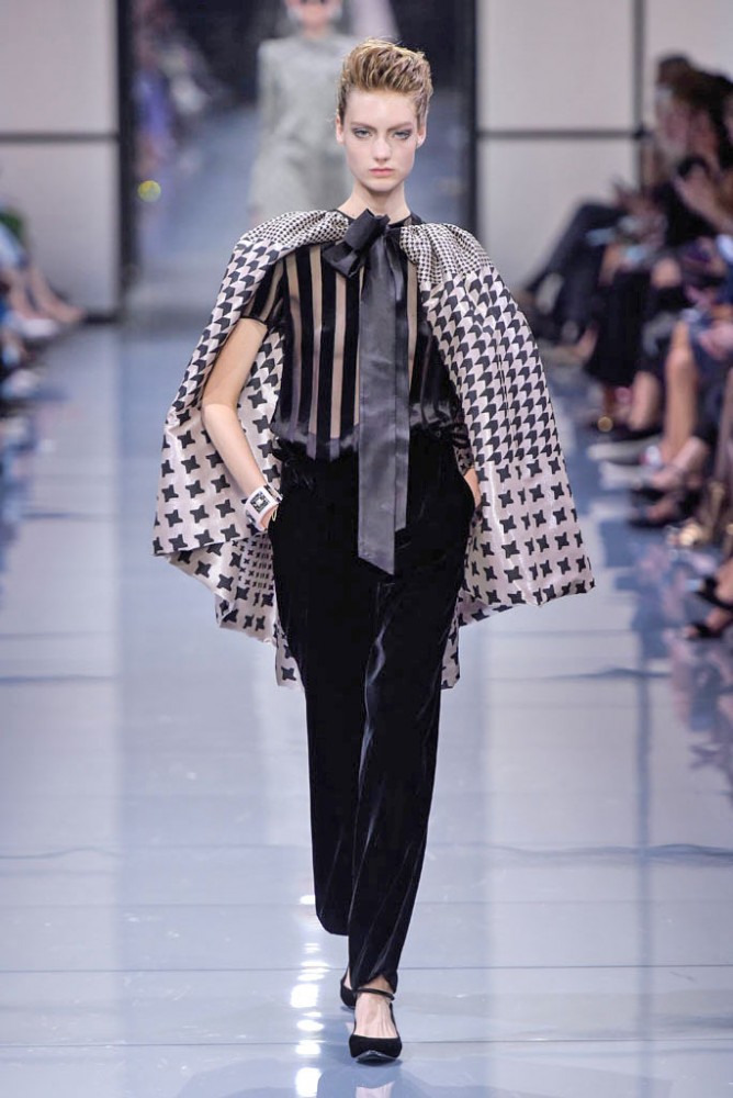 its-all-about-the-shoulders-in-this-falls-armani-prive-couture-line9