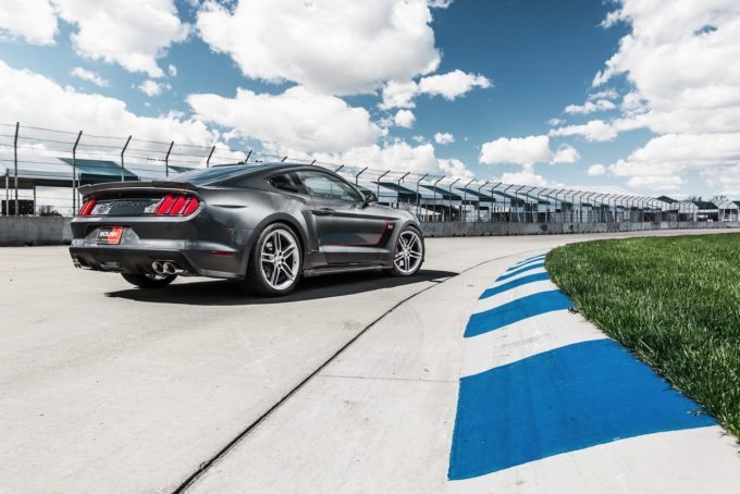 roushs-stage-3-customization-brings-competitive-track-abilities-to-the-ford-mustang4