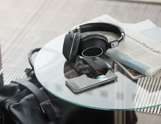 the-sennheiser-pxc-550-delivers-crystal-clear-bluetooth-audio-with-30-hours-of-battery13