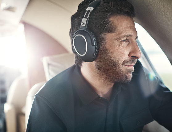 the-sennheiser-pxc-550-delivers-crystal-clear-bluetooth-audio-with-30-hours-of-battery7