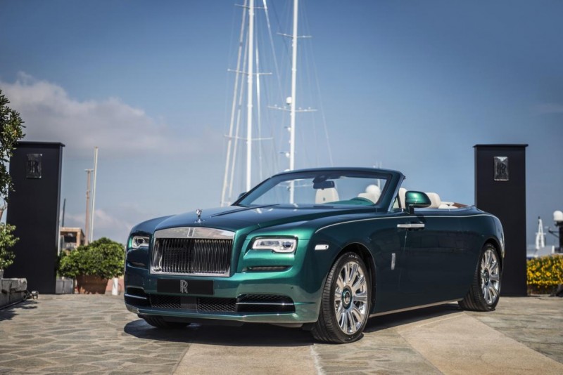 the-white-gold-and-emerald-encrusted-dawn-and-wraith-rolls-royce-by-porto-cervo1