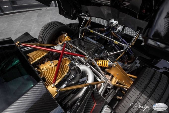 this-carbon-fiber-pagani-huayra-just-cropped-up-for-sale-in-florida14