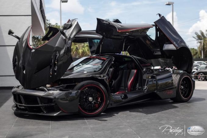 this-carbon-fiber-pagani-huayra-just-cropped-up-for-sale-in-florida17