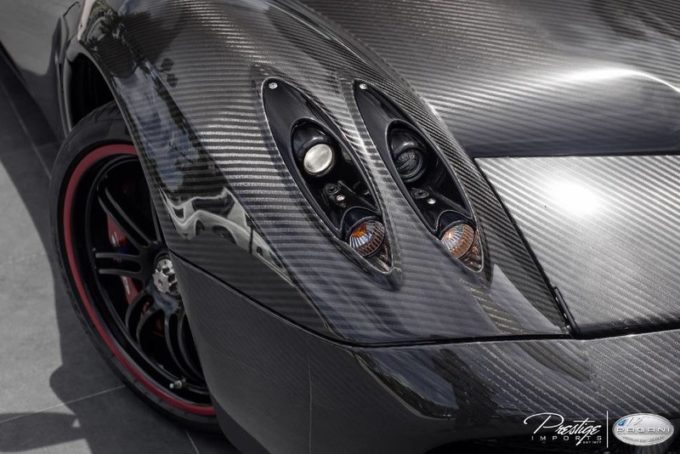this-carbon-fiber-pagani-huayra-just-cropped-up-for-sale-in-florida18