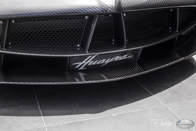 this-carbon-fiber-pagani-huayra-just-cropped-up-for-sale-in-florida21