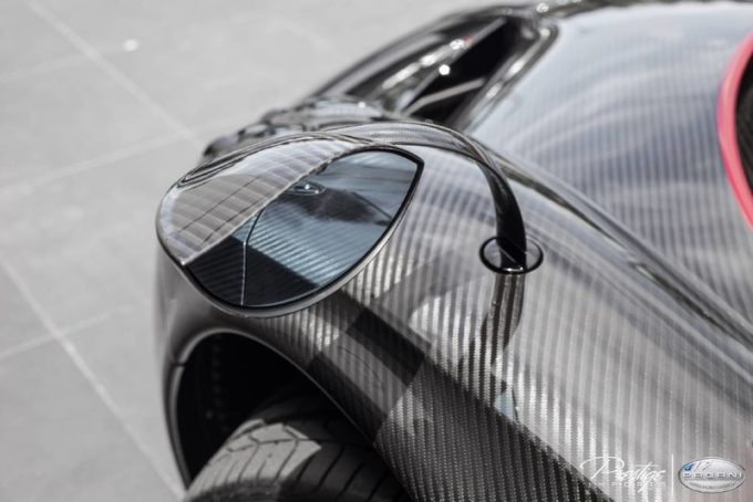 this-carbon-fiber-pagani-huayra-just-cropped-up-for-sale-in-florida23