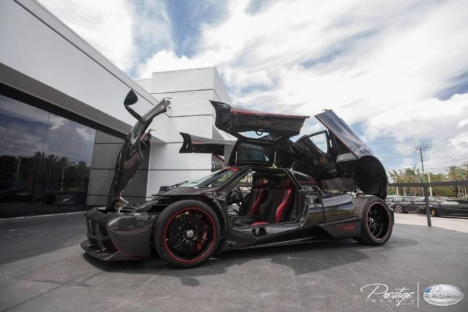 this-carbon-fiber-pagani-huayra-just-cropped-up-for-sale-in-florida26