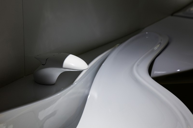 zaha-hadid-design-brings-their-curvilinear-touch-to-porcelanosa-bathroom-collection10