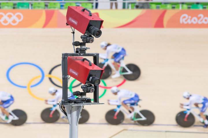 as-rio-olympics-close-omega-gives-a-look-at-its-finish-line-camera-tech6