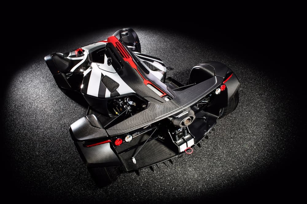 bacs-newest-mono-edition-is-the-first-ever-roadster-made-of-graphene6