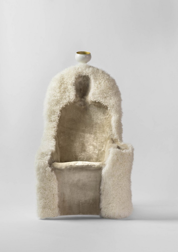 barcelona-designs-newest-armchair-comes-from-the-mind-of-salvador-dali2