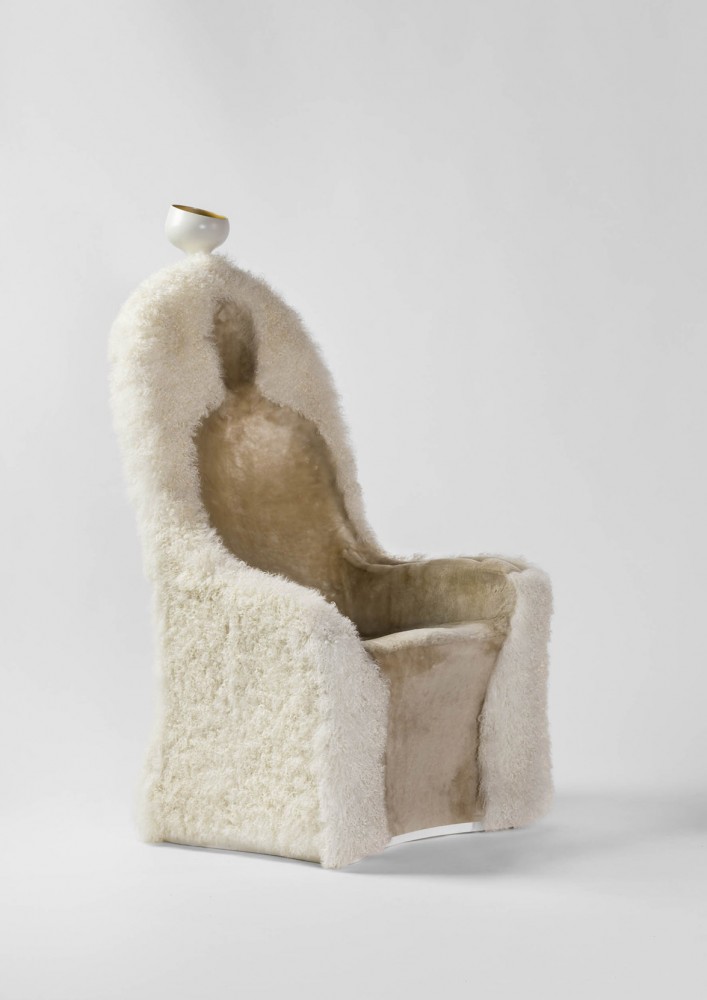 barcelona-designs-newest-armchair-comes-from-the-mind-of-salvador-dali3