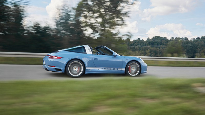 dont-call-it-robins-egg-porsches-immaculate-911-targa-4s-design-edition-in-etna-blue3