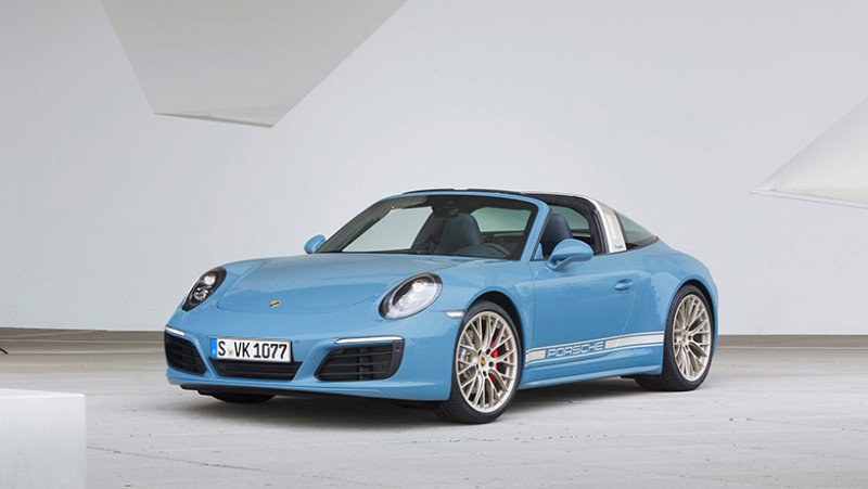dont-call-it-robins-egg-porsches-immaculate-911-targa-4s-design-edition-in-etna-blue5